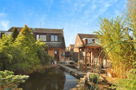 3 bedroom Semi-detached house for sale in Orlando Close, Hitchin