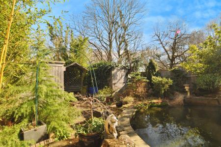 3 bedroom Semi-detached house for sale in Orlando Close, Hitchin