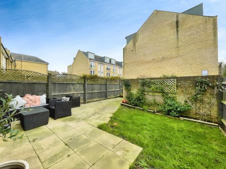 3 bedroom Town house to let in Watersmeet, Hitchin, SG4