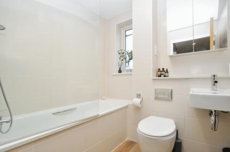 3 bedroom Town house to let in Watersmeet, Hitchin, SG4