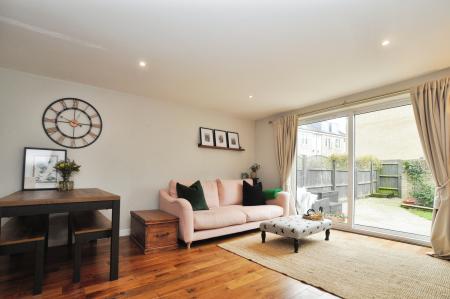 3 bedroom Town house to let in Watersmeet, Hitchin, SG4