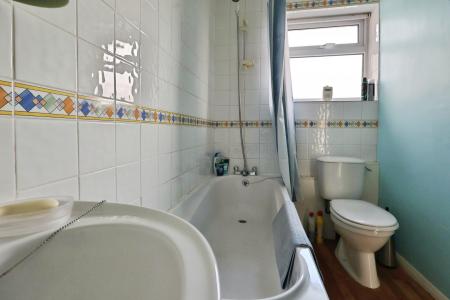 1 bedroom Flat for sale in Hartland Court, Gaping Lane, Hitchin