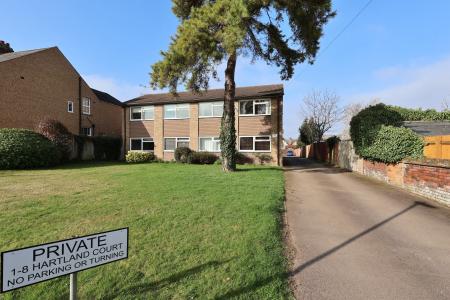 1 bedroom Flat for sale in Hartland Court, Gaping Lane, Hitchin