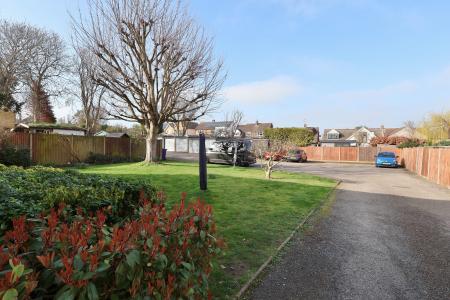 1 bedroom Flat for sale in Hartland Court, Gaping Lane, Hitchin