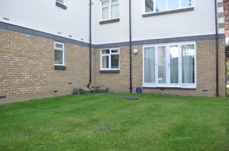 2 bedroom Flat to let in Morello Gardens, Hitchin, SG4