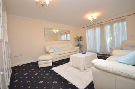 2 bedroom Flat to let in Morello Gardens, Hitchin, SG4