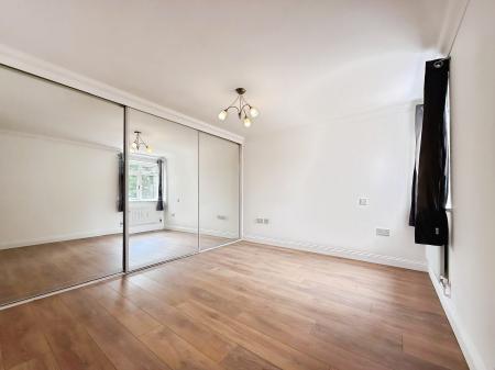 2 bedroom Flat to let in Morello Gardens, Hitchin, SG4