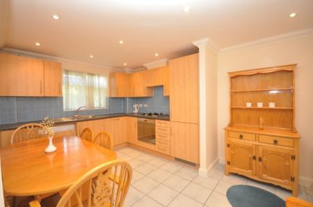 2 bedroom Flat to let in Morello Gardens, Hitchin, SG4