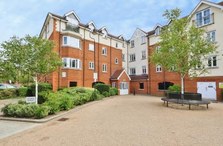 2 bedroom Flat for sale in Elderflower House, Whinbush Road, Hitchin