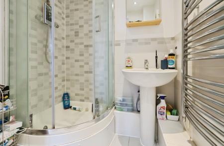 2 bedroom Flat for sale in Elderflower House, Whinbush Road, Hitchin