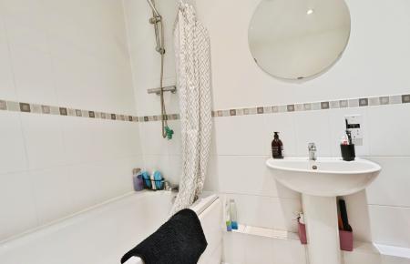 2 bedroom Flat for sale in Elderflower House, Whinbush Road, Hitchin