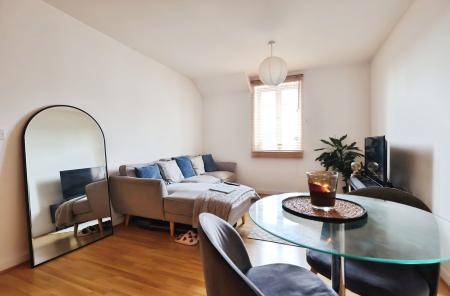2 bedroom Flat for sale in Elderflower House, Whinbush Road, Hitchin