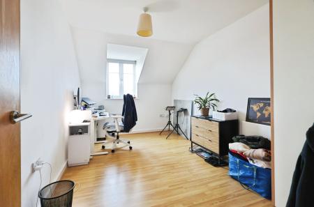 2 bedroom Flat for sale in Elderflower House, Whinbush Road, Hitchin