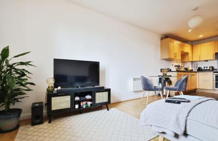 2 bedroom Flat for sale in Elderflower House, Whinbush Road, Hitchin