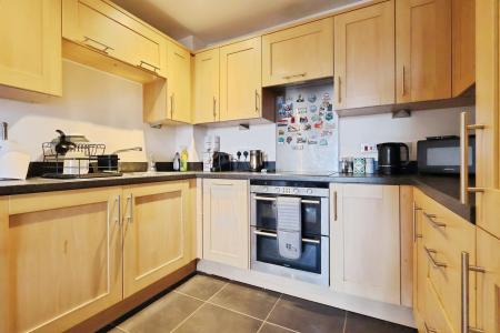2 bedroom Flat for sale in Elderflower House, Whinbush Road, Hitchin
