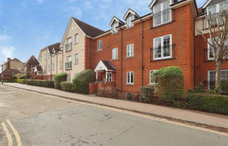 2 bedroom Flat for sale in Elderflower House, Whinbush Road, Hitchin