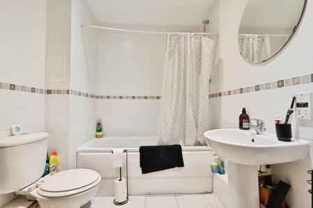 2 bedroom Flat for sale in Elderflower House, Whinbush Road, Hitchin