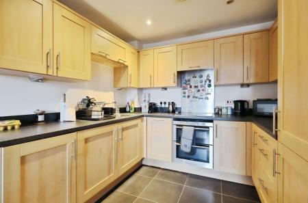 2 bedroom Flat for sale in Elderflower House, Whinbush Road, Hitchin