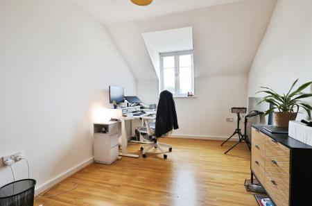 2 bedroom Flat for sale in Elderflower House, Whinbush Road, Hitchin