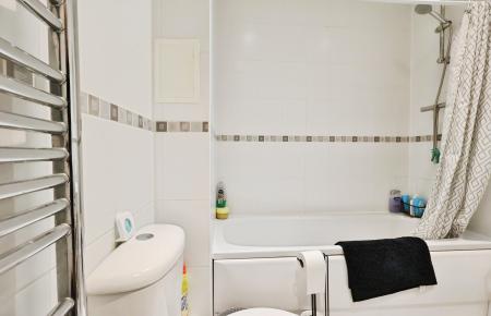 2 bedroom Flat for sale in Elderflower House, Whinbush Road, Hitchin