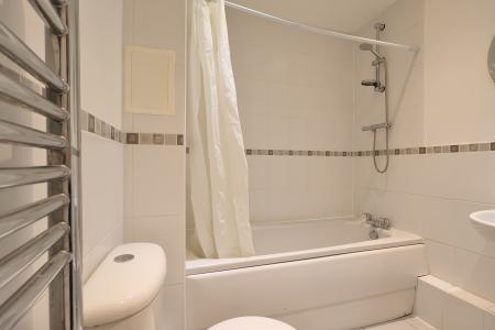 2 bedroom Flat for sale in Elderflower House, Whinbush Road, Hitchin