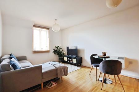 2 bedroom Flat for sale in Elderflower House, Whinbush Road, Hitchin