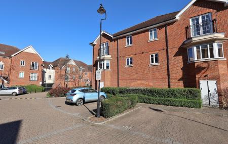 2 bedroom Flat for sale in Peppermint Road, Hitchin
