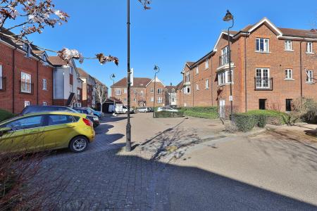 2 bedroom Flat for sale in Peppermint Road, Hitchin