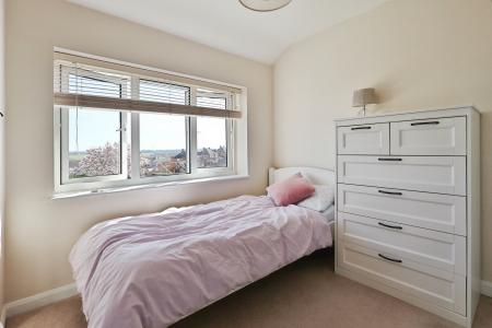 3 bedroom Semi-detached house for sale in Westwood Avenue, Hitchin