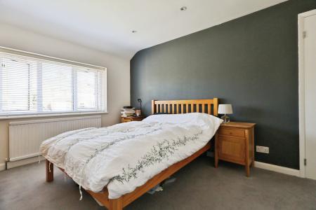 3 bedroom Semi-detached house for sale in Westwood Avenue, Hitchin