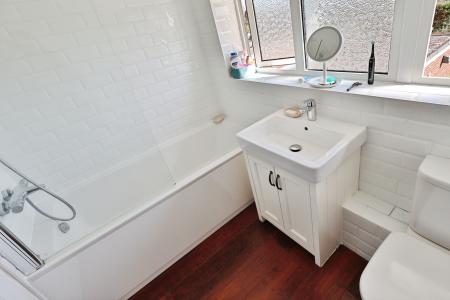 3 bedroom Semi-detached house for sale in Westwood Avenue, Hitchin