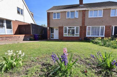3 bedroom Semi-detached house for sale in Westwood Avenue, Hitchin