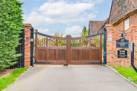 2 bedroom Barn Conversion for sale in Ladygrove Mews, Hitchwood Lane, Preston