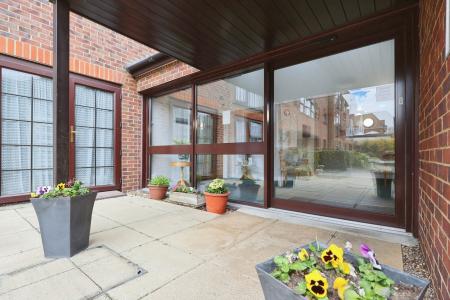 1 bedroom Flat for sale in Elmwood Court, High Street, Baldock