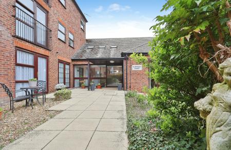 1 bedroom Flat for sale in Elmwood Court, High Street, Baldock