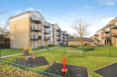 2 bedroom Flat for sale in Sharps Court, Cooks Way, Hitchin