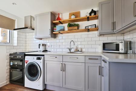 2 bedroom Semi-detached house for sale in Manor Close, Langford