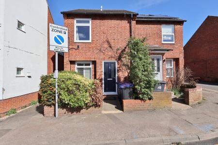 2 bedroom Semi-detached house for sale in Verulam Road, Hitchin
