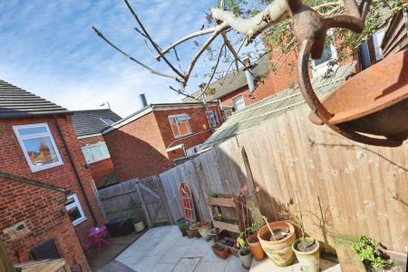 2 bedroom Semi-detached house for sale in Verulam Road, Hitchin