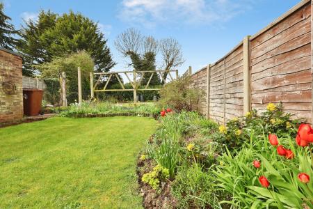 3 bedroom Semi-detached house for sale in Wellingham Avenue, Hitchin