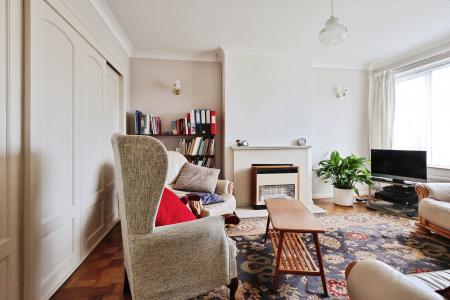 3 bedroom Semi-detached house for sale in Wellingham Avenue, Hitchin