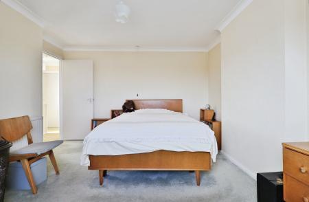 3 bedroom Semi-detached house for sale in Wellingham Avenue, Hitchin