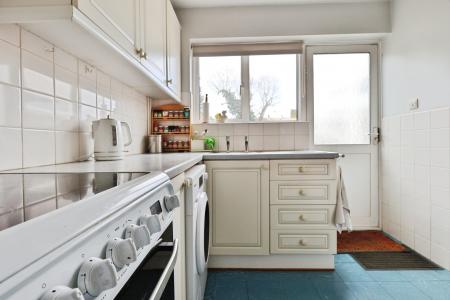 3 bedroom Semi-detached house for sale in Wellingham Avenue, Hitchin