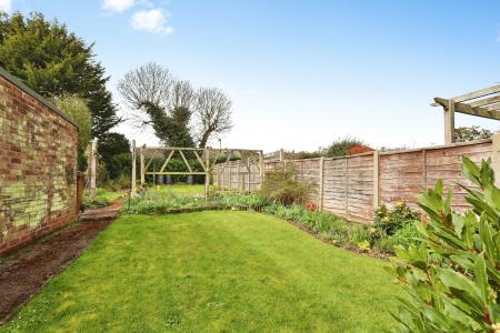 3 bedroom Semi-detached house for sale in Wellingham Avenue, Hitchin