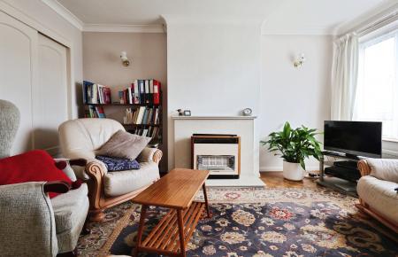 3 bedroom Semi-detached house for sale in Wellingham Avenue, Hitchin