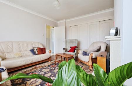 3 bedroom Semi-detached house for sale in Wellingham Avenue, Hitchin