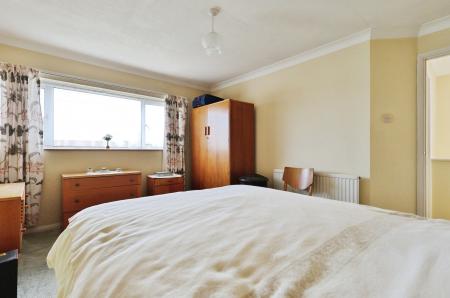 3 bedroom Semi-detached house for sale in Wellingham Avenue, Hitchin