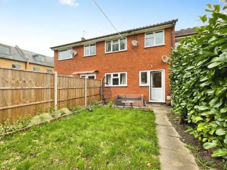 1 bedroom Ground floor maisonette to let in Fells Close, Hitchin, SG5