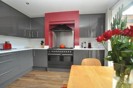 3 bedroom Semi-detached house for sale in Cambridge Road, Hitchin