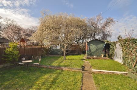 3 bedroom Semi-detached house for sale in Cambridge Road, Hitchin